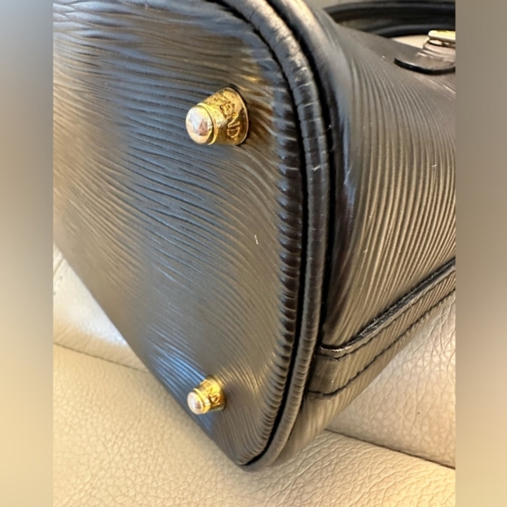 Fendi Black Leather Handbag with Gold Accents - Picture 6 of 12